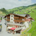 Dorfplatzl Garni &