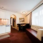 Dorfplatzl Garni & Apartmanhotel Tux