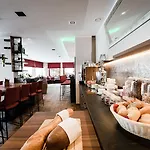 Apartmanhotel Dorfplatzl Garni & Tux
