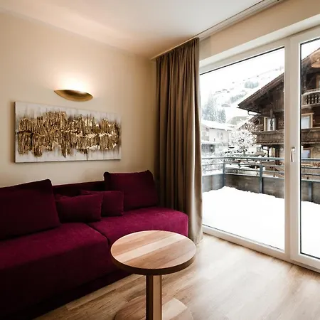 Dorfplatzl Garni Apartmanhotel Tux