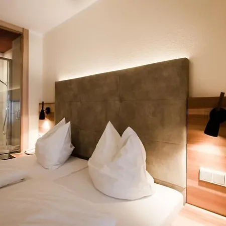 Aparthotel Dorfplatzl Garni Apartments & B&B 4* Tux