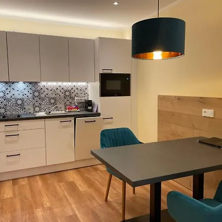 Aparthotel Dorfplatzl Garni Apartments & B&B 4* Tux