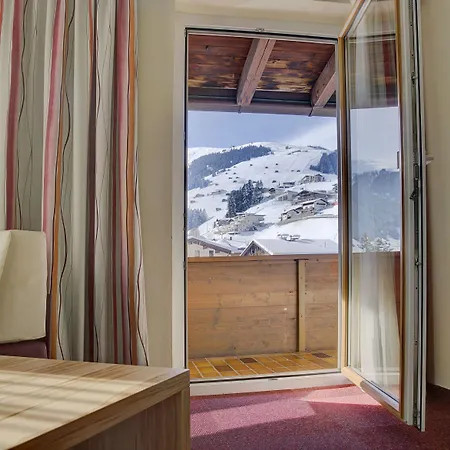 Aparthotel Dorfplatzl Garni Apartments & B&B 4*