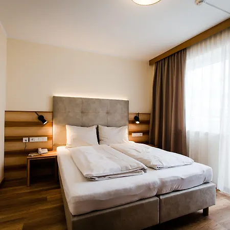 Dorfplatzl Garni & Apartmanhotel Tux