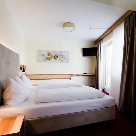 Aparthotel Dorfplatzl Garni Apartments & B&B 4* Tux