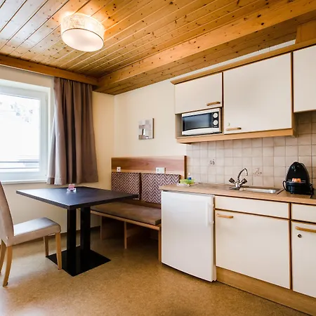Aparthotel Dorfplatzl Garni Apartments & B&B Aparthotel Tux