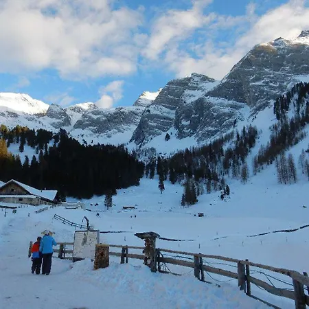 Aparthotel Dorfplatzl Garni Apartments & B&B 4* Tux