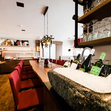 Dorfplatzl Garni & Apartmanhotel 4*