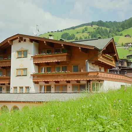 Aparthotel Dorfplatzl Garni Apartments & B&B 4* Tux