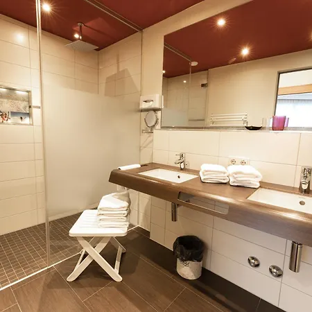 Dorfplatzl Garni & Apartmanhotel 4*