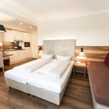 Dorfplatzl Garni & Apartmanhotel 4*