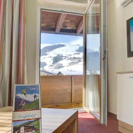 Aparthotel Dorfplatzl Garni Apartments & B&B 4* Tux