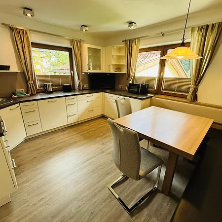 Aparthotel Dorfplatzl Garni Apartments & B&B Aparthotel Tux