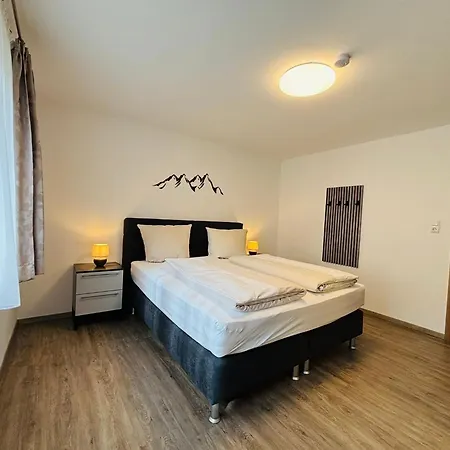 Aparthotel Dorfplatzl Garni Apartments & B&B 4* Tux