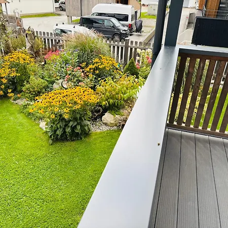 Dorfplatzl Garni & アパートホテル トゥクス