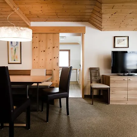 Aparthotel Dorfplatzl Garni Apartments & B&B 4*