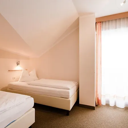 Dorfplatzl Garni & Apartmanhotel Tux