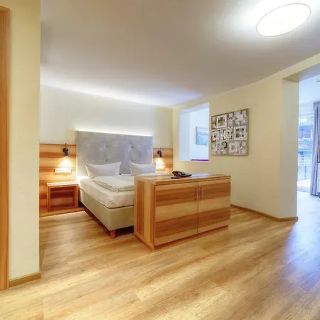Aparthotel Dorfplatzl Garni Apartments & B&B 4* Tux