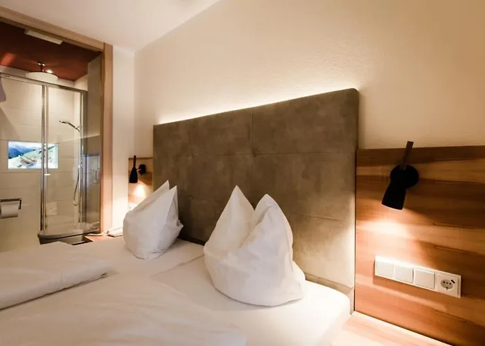 Dorfplatzl Garni & 4* Tux