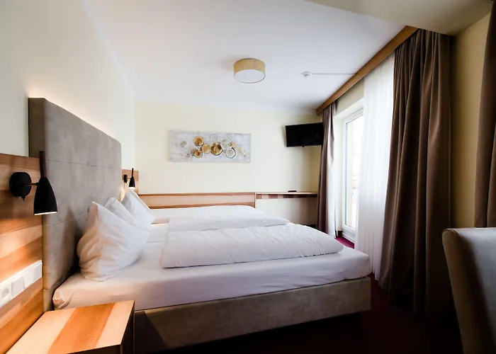 Aparthotel Dorfplatzl Garni Apartments & B&B 4* Tux