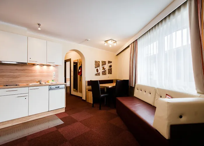 Dorfplatzl Garni & アパートホテル トゥクス