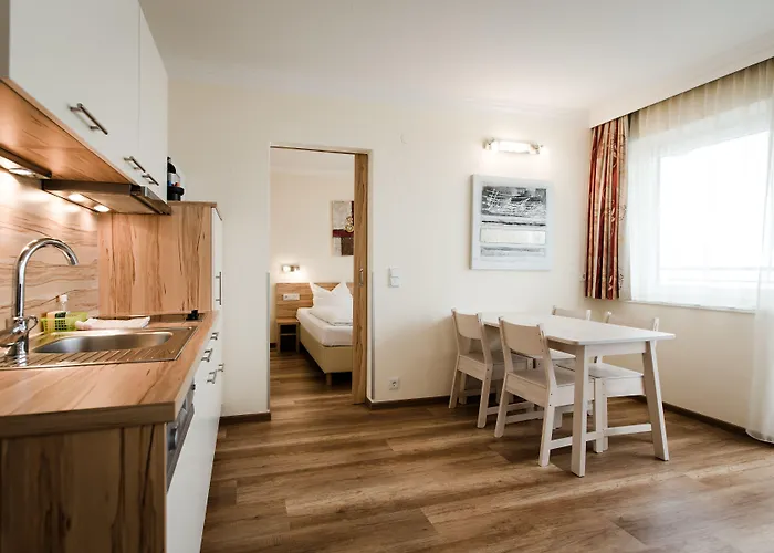 Dorfplatzl Garni & 4* Tux