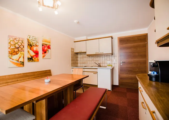 Aparthotel Dorfplatzl Garni Apartments & B&B 4* Tux