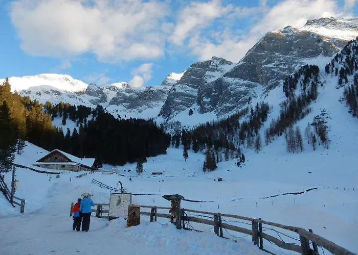 Aparthotel Dorfplatzl Garni Apartments & B&B 4* Tux