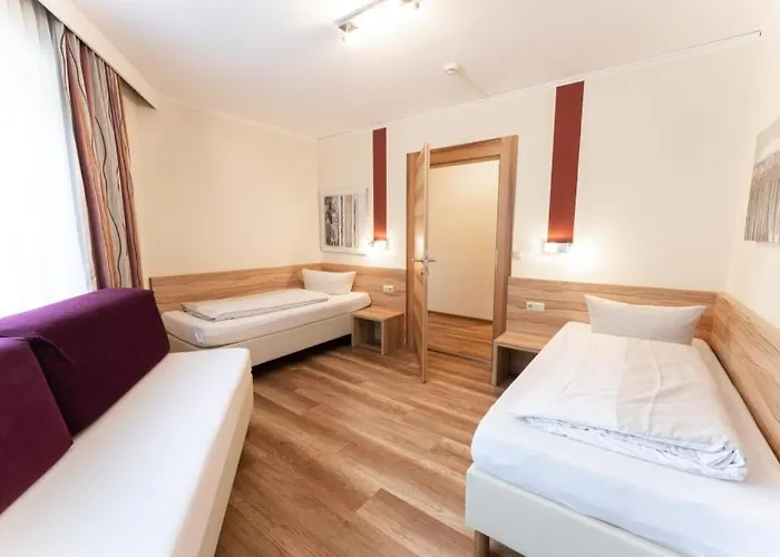 Dorfplatzl Garni & 4* Tux