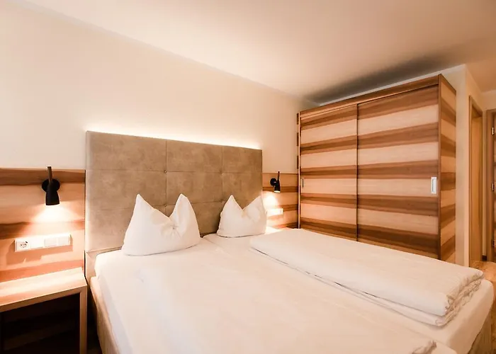 Apartahotel Dorfplatzl Garni & Tux