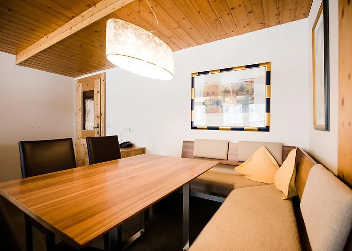 Aparthotel Dorfplatzl Garni Apartments & B&B Aparthotel Tux