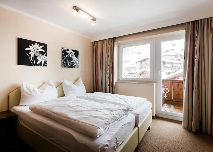 Aparthotel Dorfplatzl Garni Apartments & B&B Tux