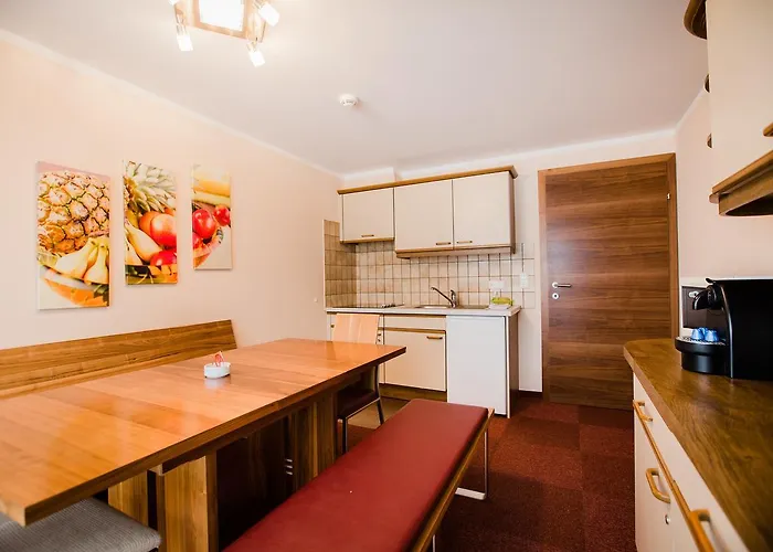 Aparthotel Dorfplatzl Garni Apartments & B&B Tux