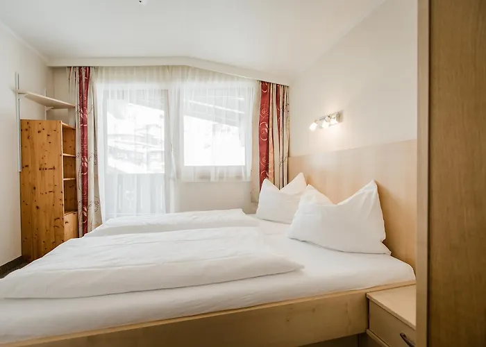 Aparthotel Dorfplatzl Garni Apartments & B&B Tux