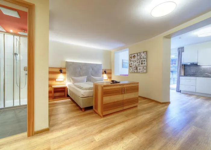 Dorfplatzl Garni & 4* Tux