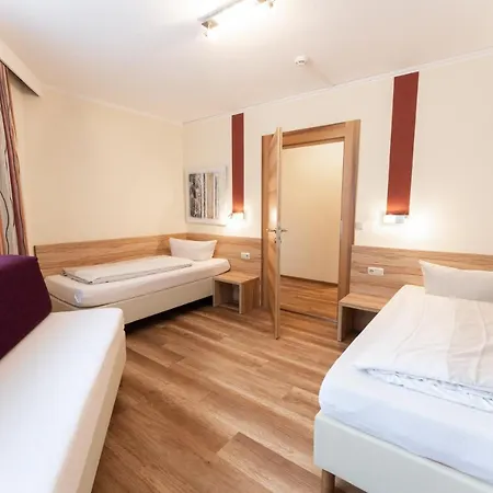 Dorfplatzl Garni Apart-hotel Tux