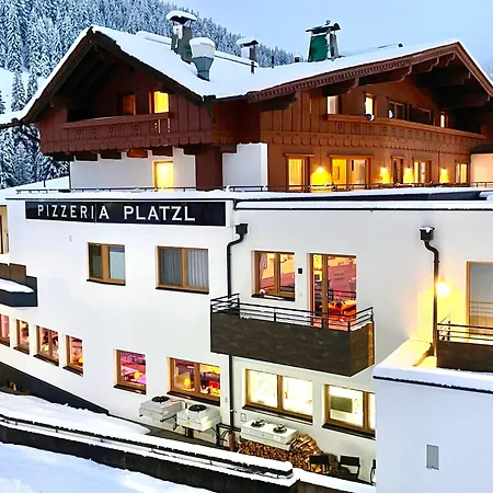 Apart-hotel Dorfplatzl Garni 4*