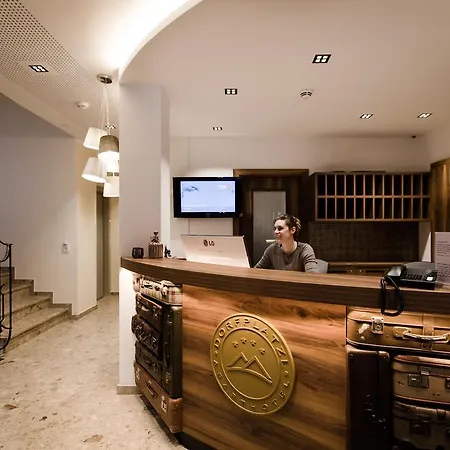 Apart-hotel Dorfplatzl Garni 4*