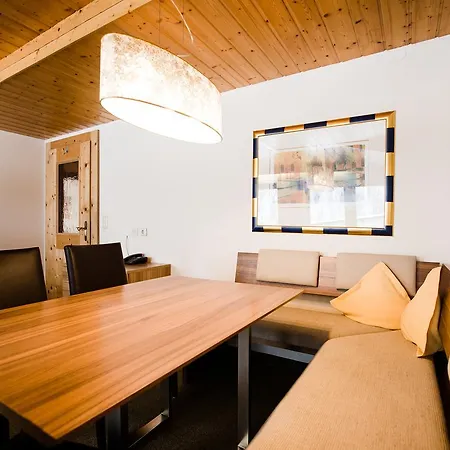 Dorfplatzl Garni Apart-hotel Tux
