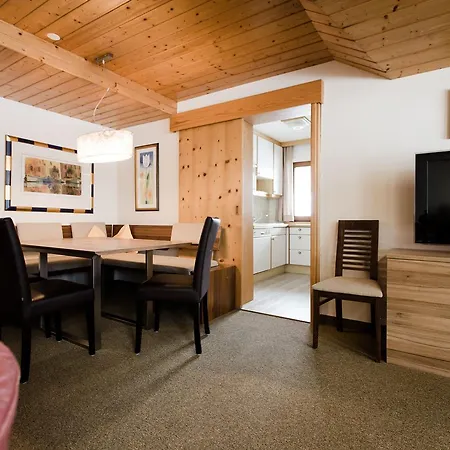 Apart-hotel Dorfplatzl Garni Tux