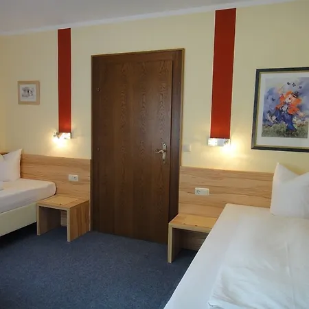 Dorfplatzl Garni Apart-hotel Tux