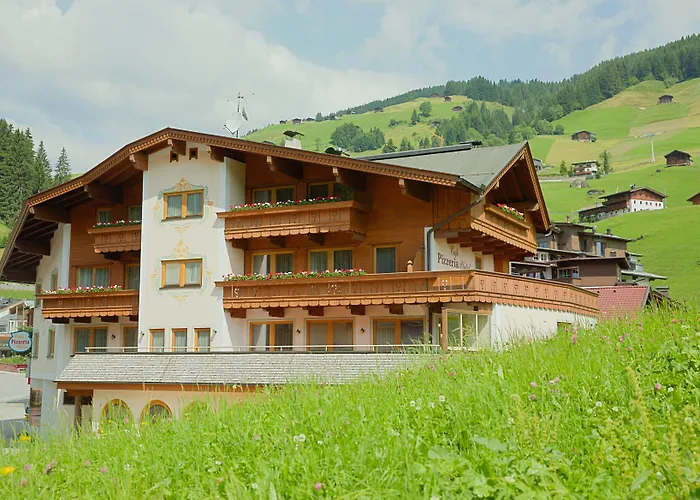 Dorfplatzl Garni & 4* Tux