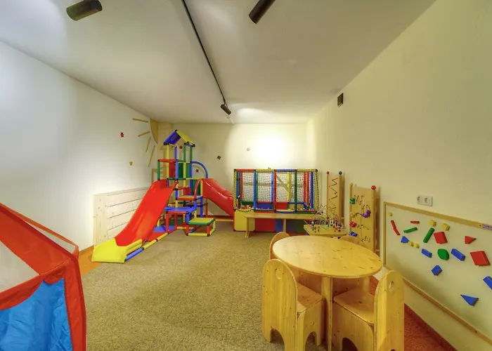 Ξενοδοχείο με διαμερίσματα Dorfplatzl Garni & 4*